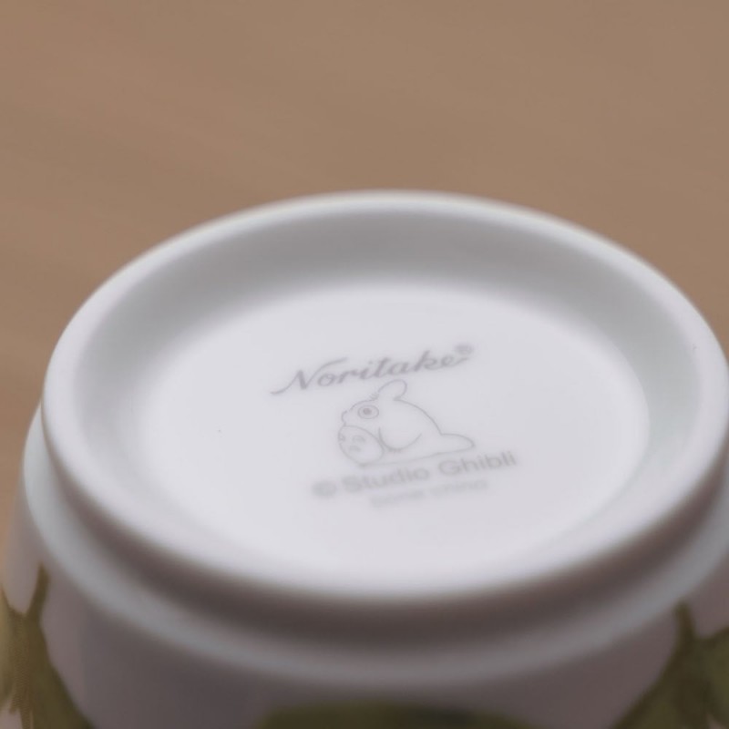 Porcelaine japonaise - Tasse Totoro sur une feuille - Mon Voisin Totoro
