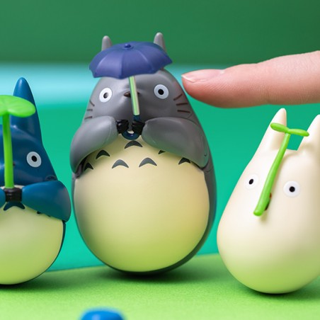 Jouets - Figurine Culbuto Totoro Bleu avec feuille - Mon Voisin Totoro