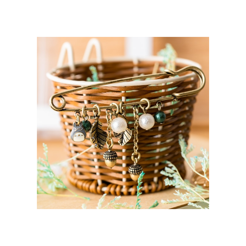 Jewellery - Safety Pin brooch Totoro & Leaves - My Neighbor Totoro
