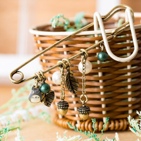 Jewellery - Safety Pin brooch Totoro & Leaves - My Neighbor Totoro