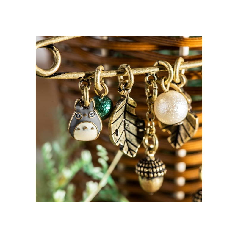 Jewellery - Safety Pin brooch Totoro & Leaves - My Neighbor Totoro