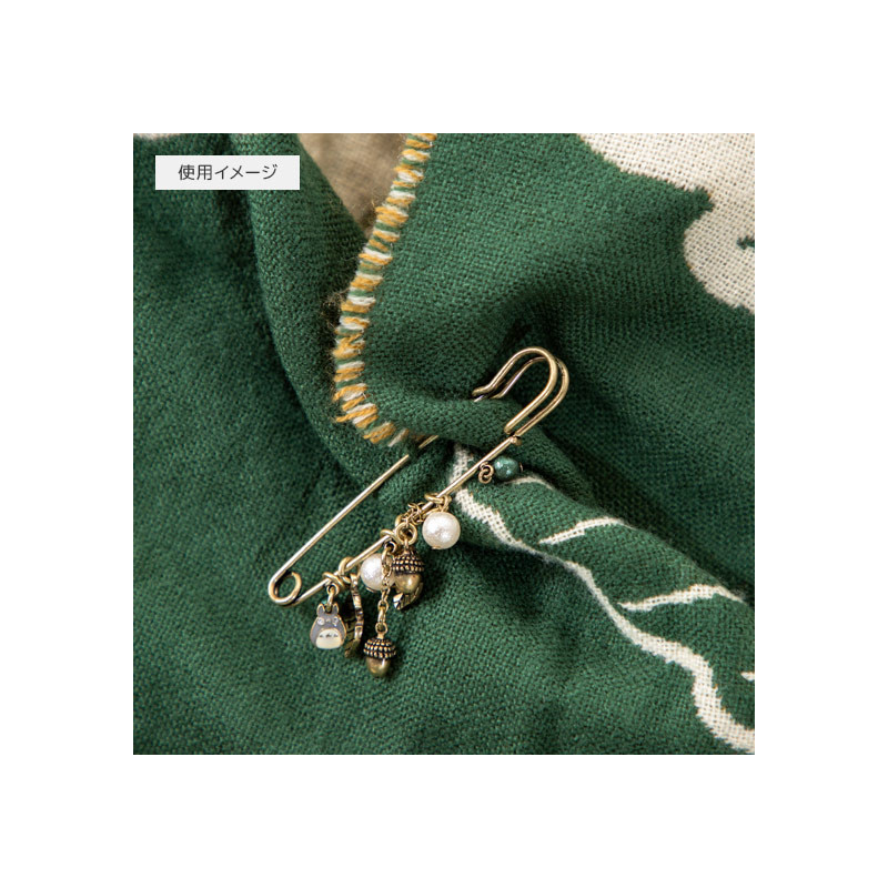 Jewellery - Safety Pin brooch Totoro & Leaves - My Neighbor Totoro