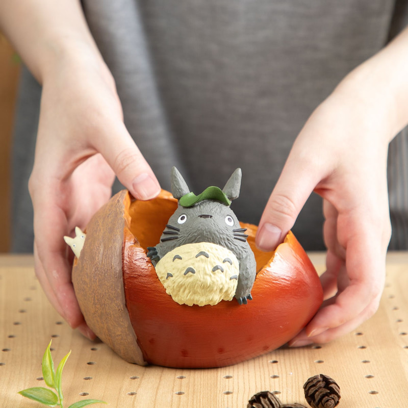 Big Totoro & Acorn Planter - My Neighbor Totoro